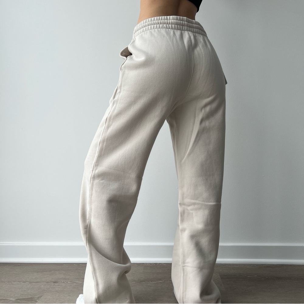 Aritzia Cozy Fleece Boyfriend Basic Wide Sweatpants Matte Pearl Taupe Size S - Picture 5 of 10
